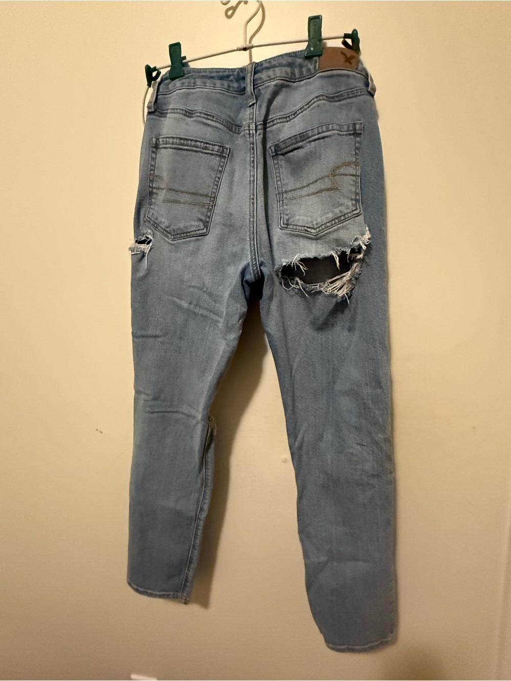 American Eagle Outfitters 99% Cotton Women’s Skinny Ripped Knee Jeans